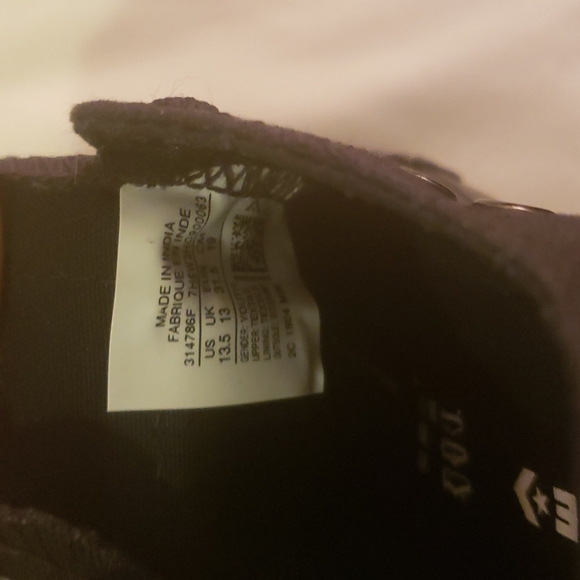Black Converse - Picture 4 of 4